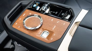 BMW iX xDrive50 - control