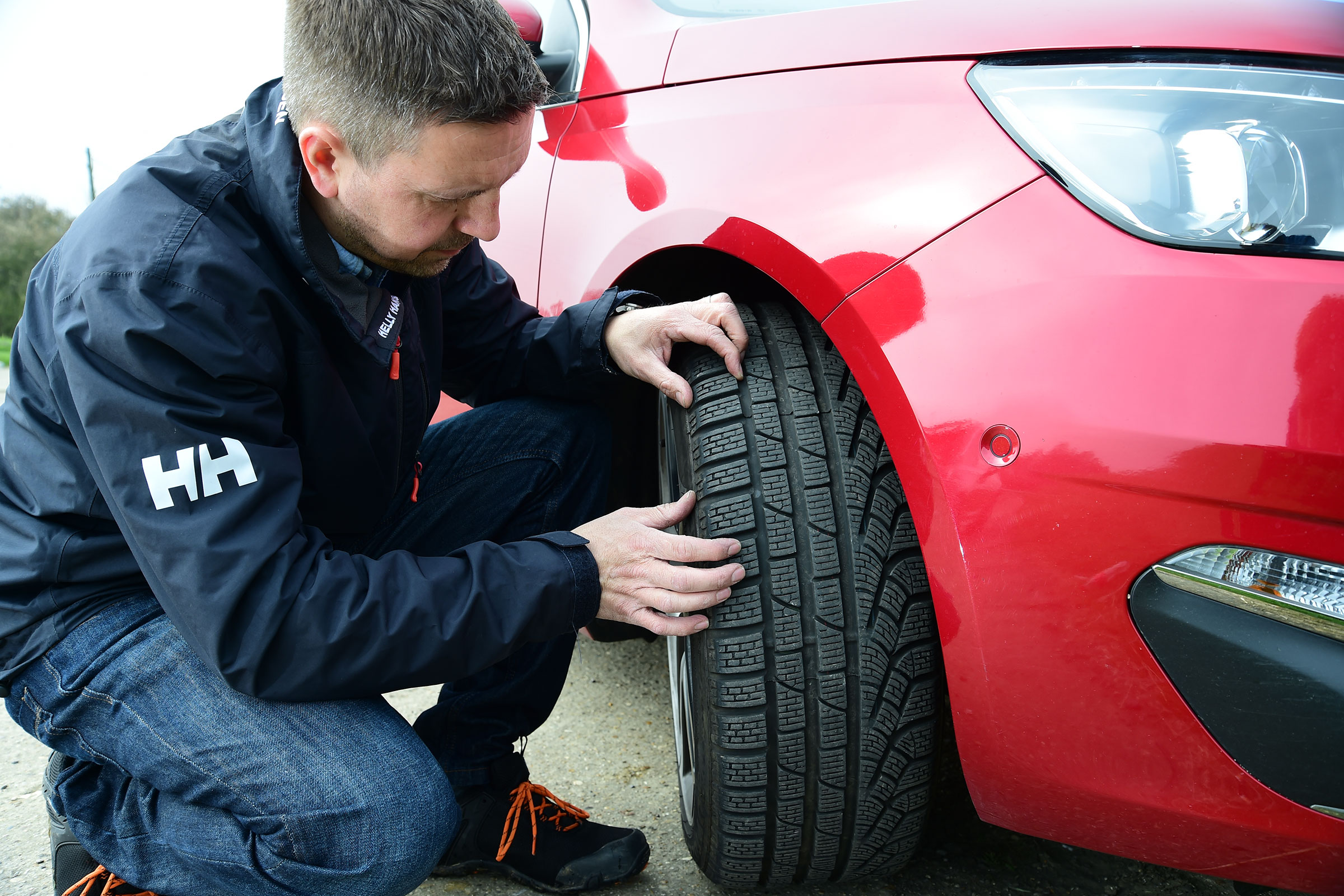 Tyre pressures and tread depths: your tyre safety check 