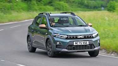 Dacia Sandero Stepway - front cornering