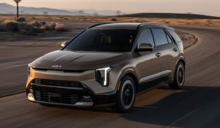 New Kia Niro revealed - dynamic front 3/4