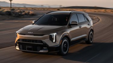 New Kia Niro revealed - dynamic front 3/4