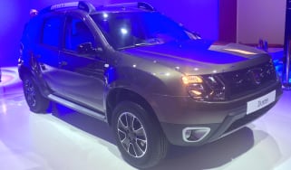 Dacia Duster DCT - Paris front three quarter