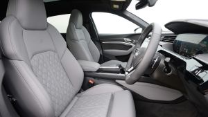 Audi e-tron S - front seats