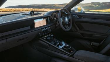 Porsche 911 Carrera GTS - cabin