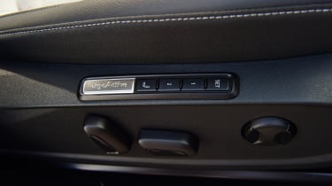 Volkswagen ID.3 vs MG4 - Volkswagen ID.3 front seat adjustor 