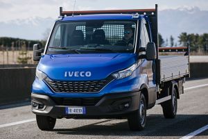 IVECO Daily Cab tipper - front tracking