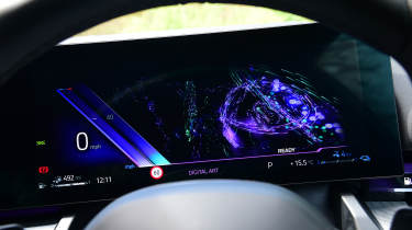  BMW 530e M Sport Pro - dashboard screen