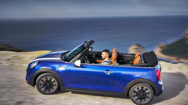 MINI Convertible - side action