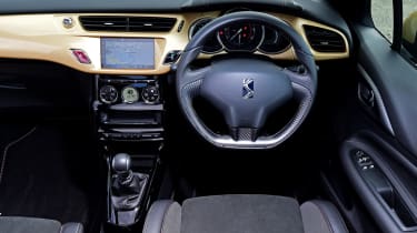 DS 3 Performance Cabrio 2016 - interior
