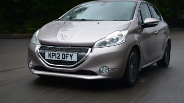 Peugeot 208 e-HDi front tracking