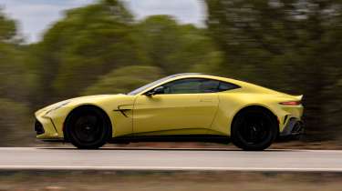Aston Martin Vantage - side