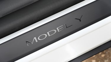 Tesla Model Y - badge