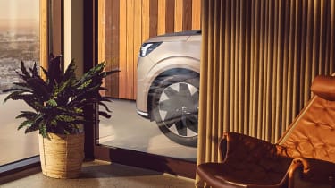 Volvo EM90 teaser - alloy