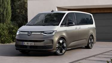 VW Caravelle - front 3/4
