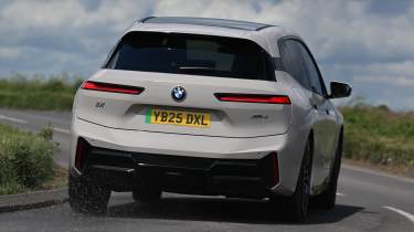 BMW iX - rear tracking