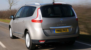 Renault Grand Scenic rear tracking