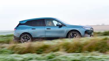 BMW iX - side tracking