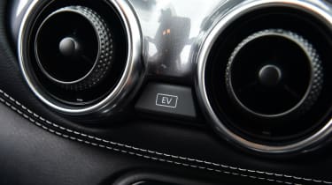 Nissan Juke Hybrid - dashboard vents and &#039;EV&#039; button