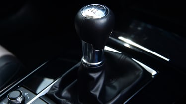 Mazda CX-30: gearknob