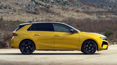 Vauxhall Astra facelift - side static