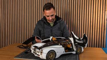 Pagani Utopia Coupé - Bianco Perla - 1:8 Scale Kit