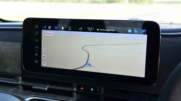 Abarth 500e - infotainment sat-nav