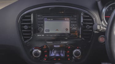Nissan Juke Mk1 - centre console