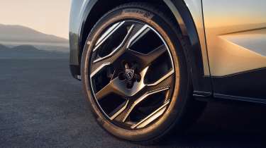 New Peugeot 5008 seven-seat SUV - wheel