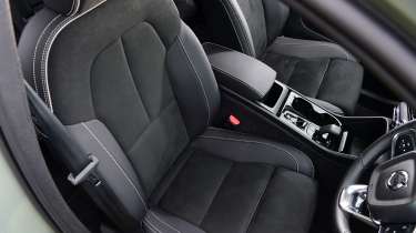 Volvo XC40 - front seats