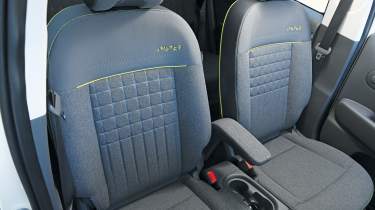 Hyundai Inster - front seats