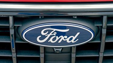 Ford Kuga FHEV - front badge 