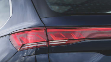 Volkswagen Touareg eHybrid 4Motion - rear light