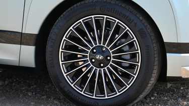 Hyundai Ioniq 9 - wheel
