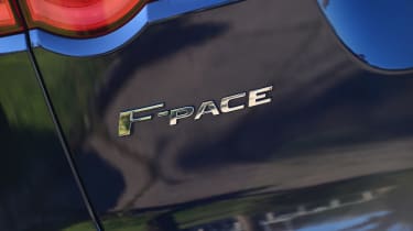 Jaguar F-Pace 3.0d 2016 - badge