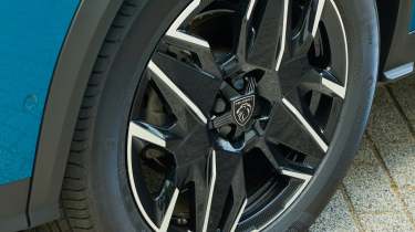 Peugeot 3008 Hybrid - wheel