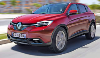 Renault Megane SUV front tracking