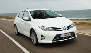 Toyota Auris Hybrid front tracking