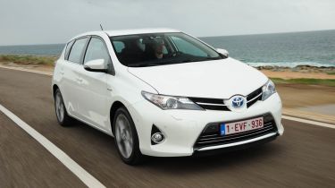 Toyota Auris Hybrid front tracking