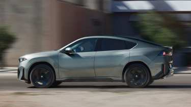 BMW iX4 50 - side
