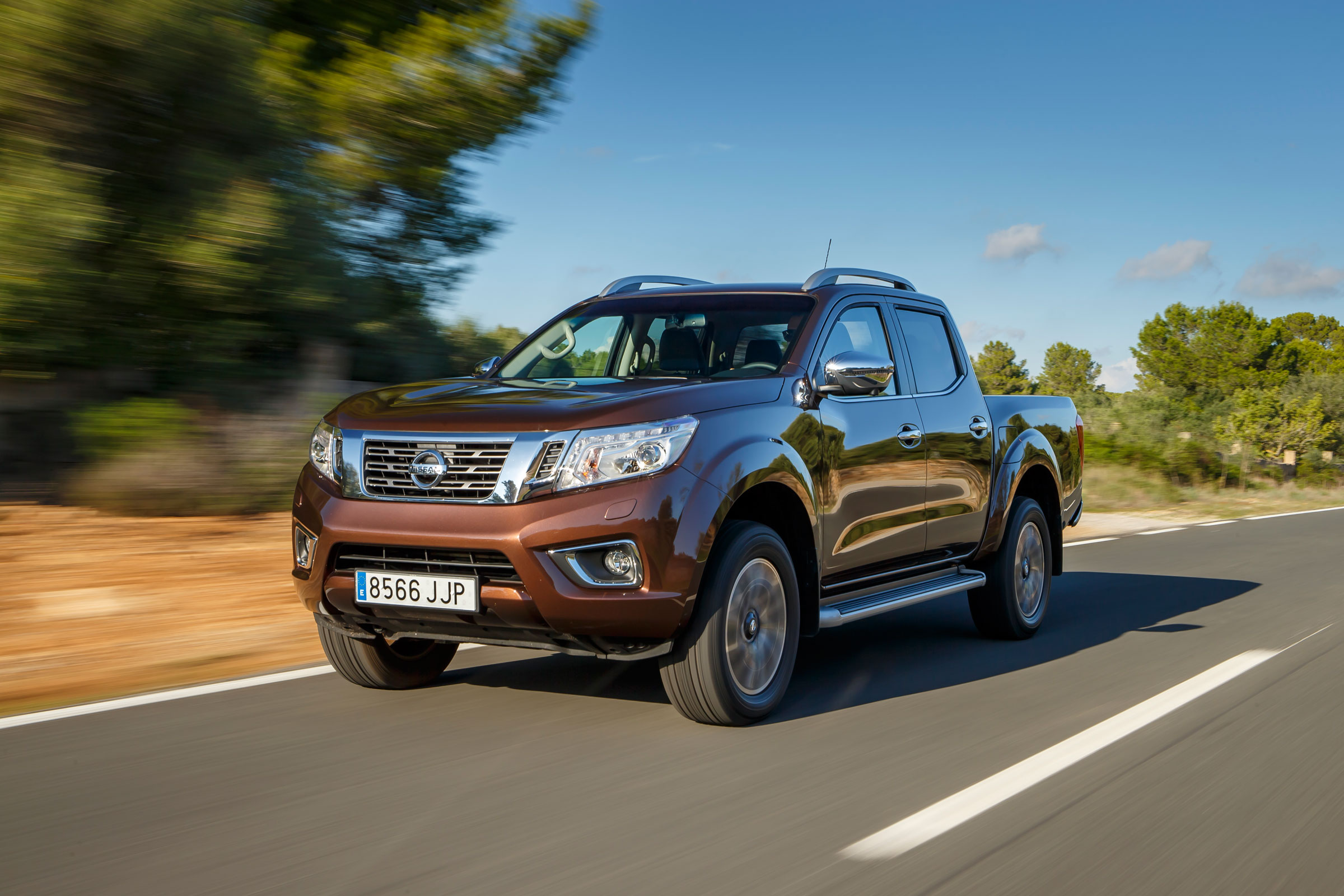 New Nissan Navara NP300 2015 review | Auto Express