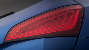 Audi SQ5 Plus 2016 - rear light