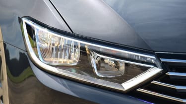 Volkswagen Passat - headlight
