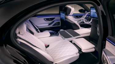 Mercedes S-Class facelift - rear seats studio