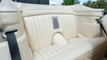 Aston Martin DB5 - convertible seats