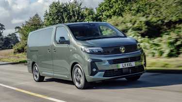 New Vauxhall Vivaro e-Life - front tracking 