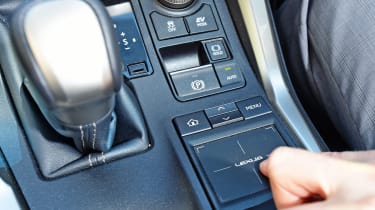 Lexus NX - touchpad controller