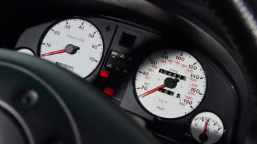 Audi RS 2 Avant - dashboard dials