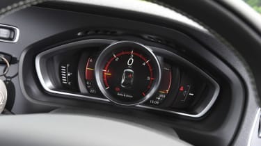 Audi A3 vs Volvo V40 vs Volkswagen Golf - V40 gauges