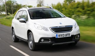 Peugeot 2008 1.6 e-HDi front action