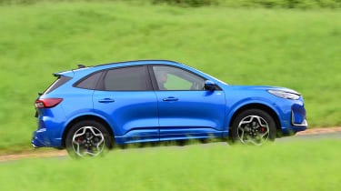 Ford Kuga - side panning